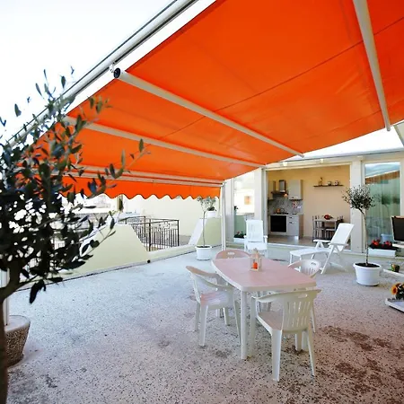 Re Sole Vacanze - Esclusivo Attico M A R T E Con Spaziosissima Terrazza Solarium Attrezzata Hébergement de vacances *