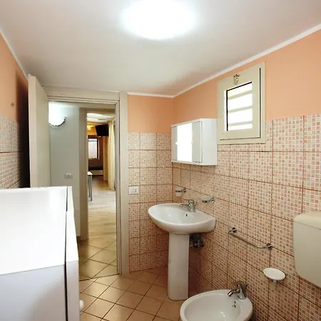 Re Sole Vacanze - Esclusivo Attico M A R T E Con Spaziosissima Terrazza Solarium Attrezzata * אבולה