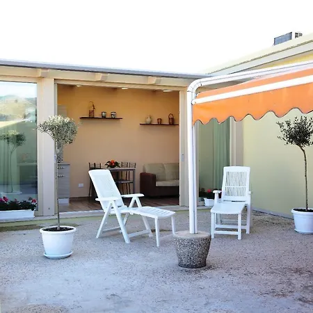 Re Sole Vacanze - Esclusivo Attico M A R T E Con Spaziosissima Terrazza Solarium Attrezzata * אבולה