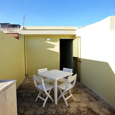 Re Sole Vacanze - Esclusivo Attico M A R T E Con Spaziosissima Terrazza Solarium Attrezzata בית נופש אבולה